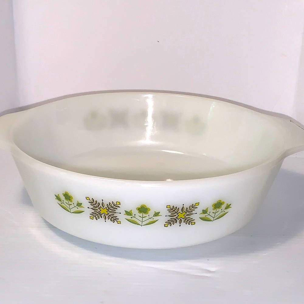 ANCHOR HOCKING: FIRE KING : GREEN MEADOWS #438 - 2 QUART CASSEROLE DISH